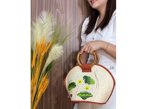Gio lá buông vẽ hoa