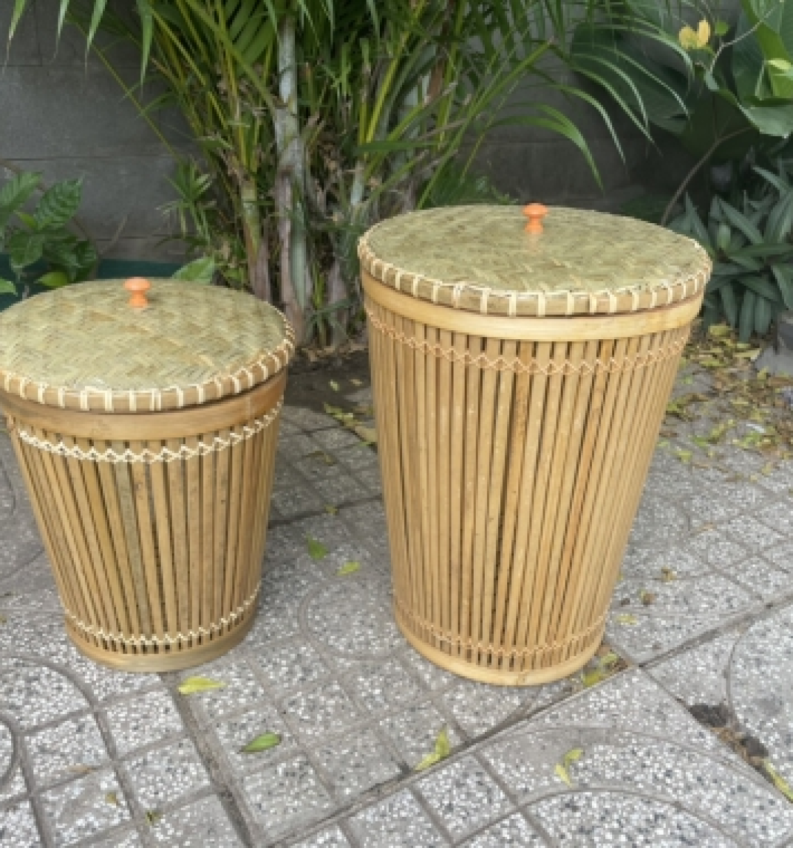 Sọt rác tre có nắp