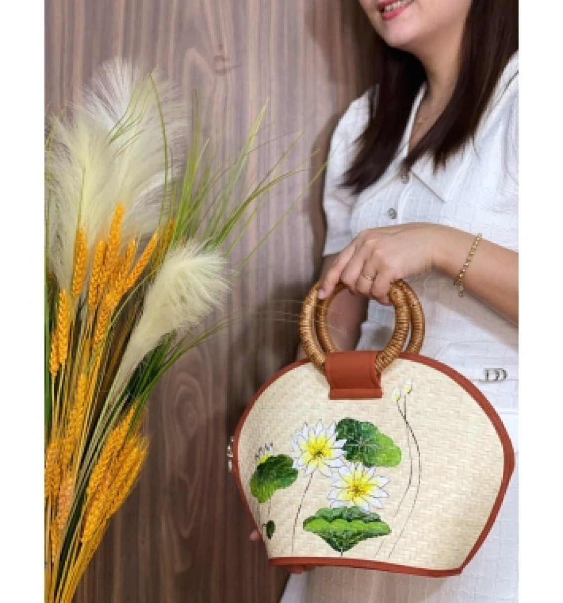 Gio lá buông vẽ hoa