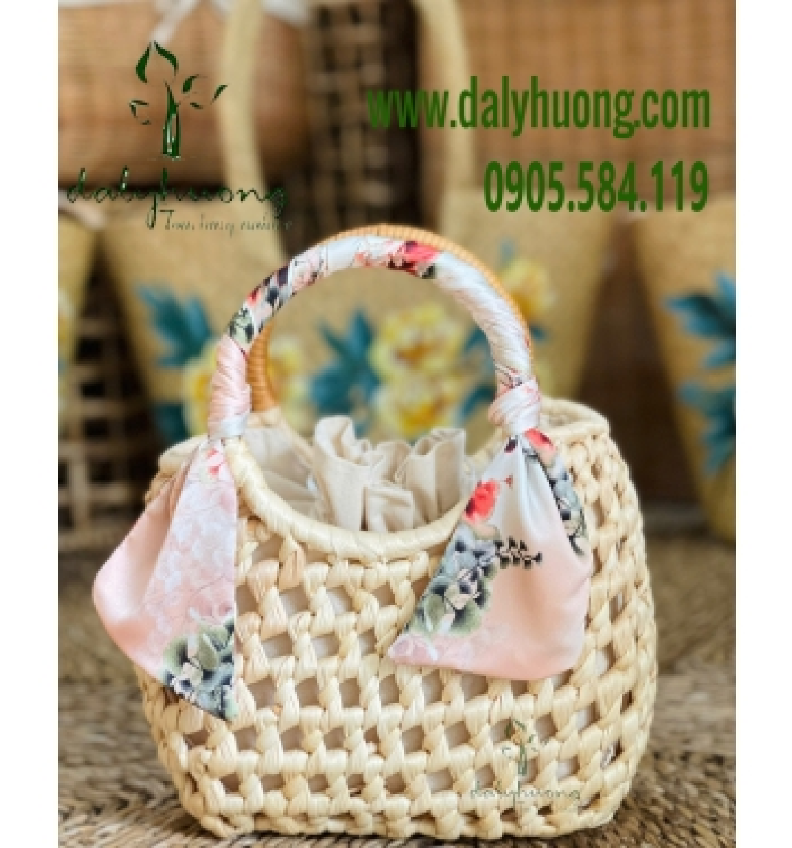 Giỏ lục bình bầu đan thưa gắn nơ lụa