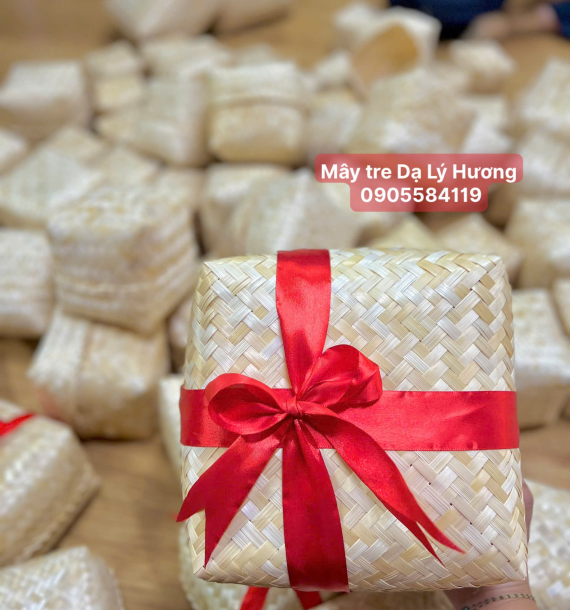 Hộp tre úp gói quà
